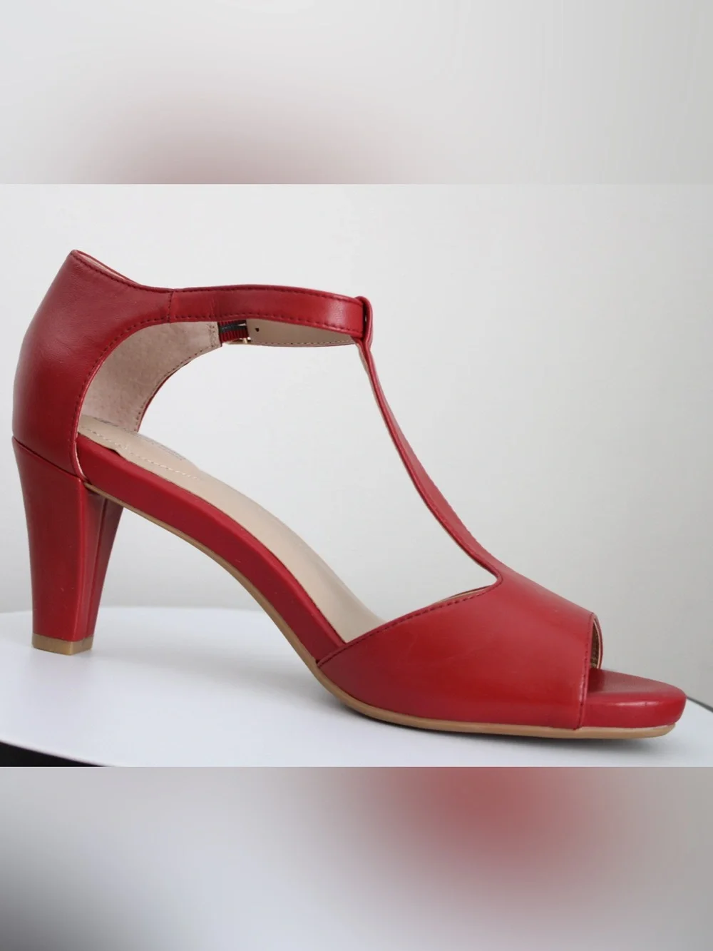 sleek red
